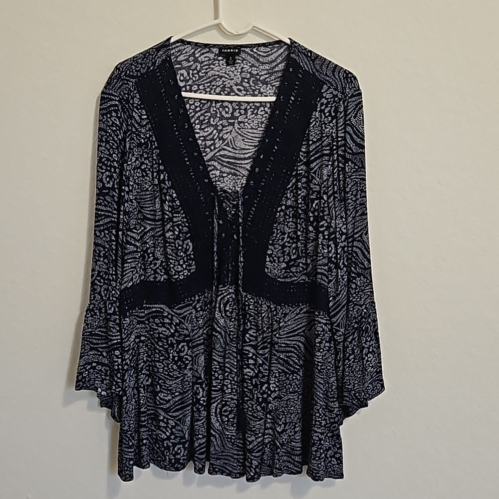 Torrid crochet and navy paisley tunic. Size 2